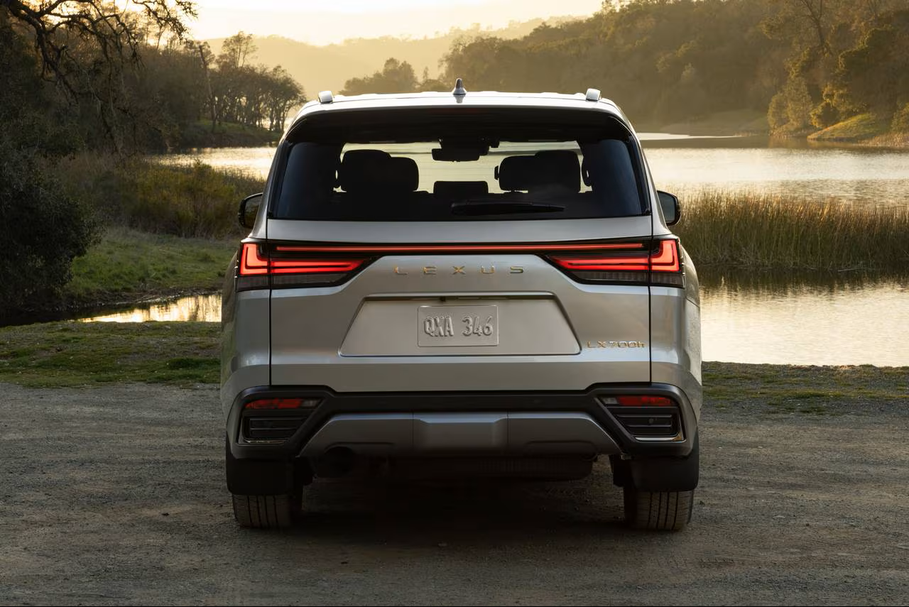 Lexus Lx rear view