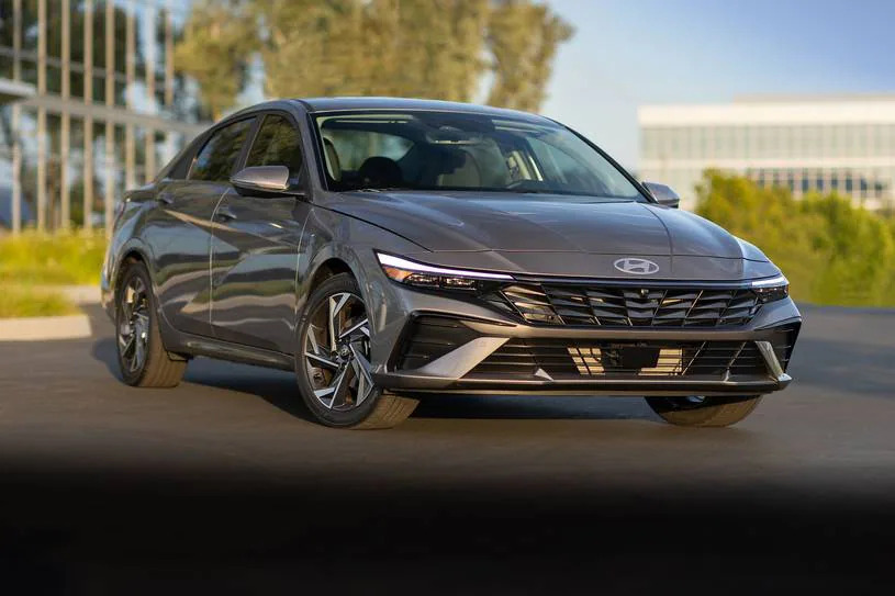 Hyundai Elantra front view