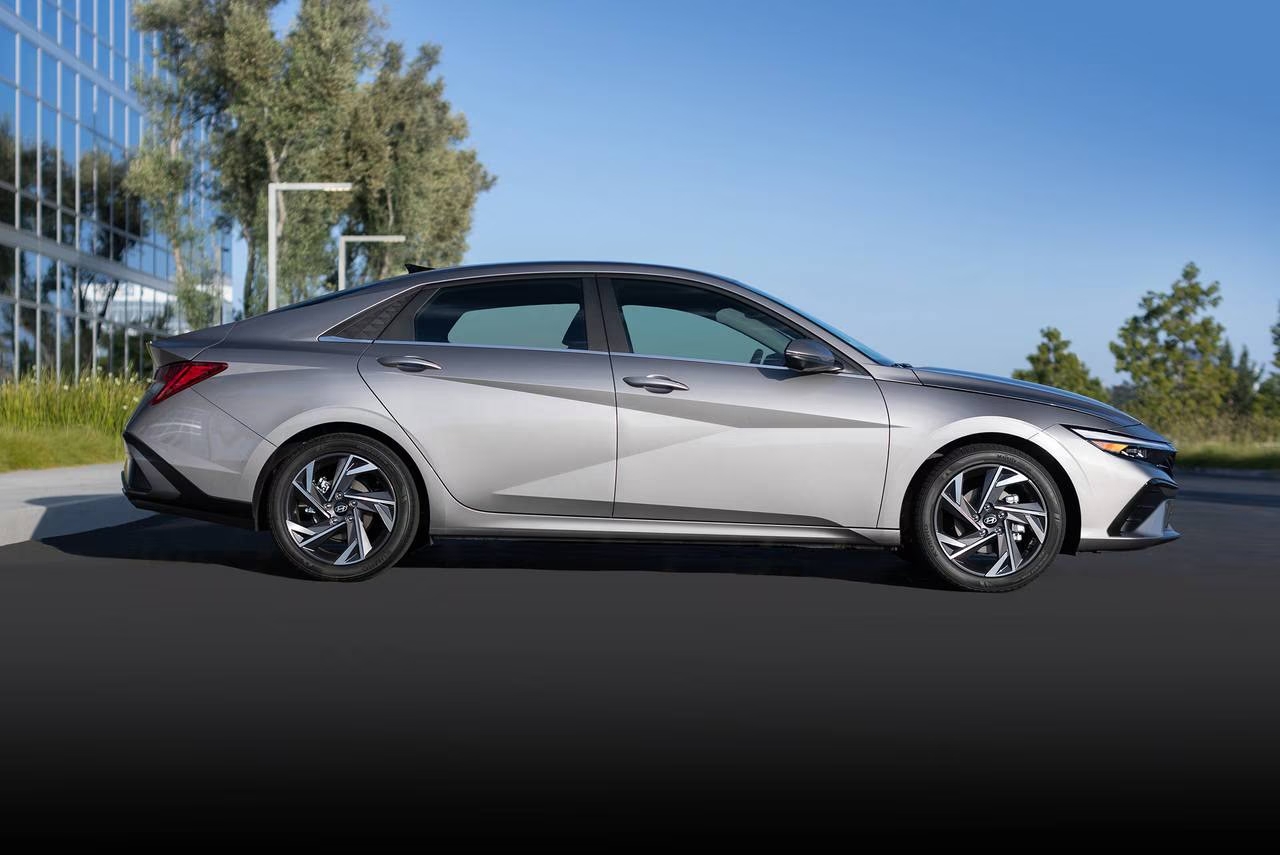 Hyundai Elantra side profile